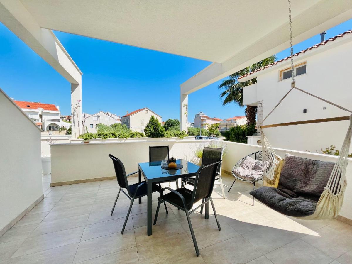 Apartments And Rooms Matesa Vodice Exteriör bild