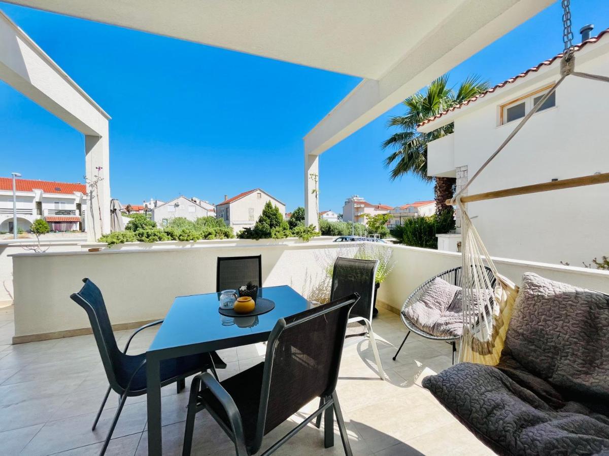 Apartments And Rooms Matesa Vodice Exteriör bild
