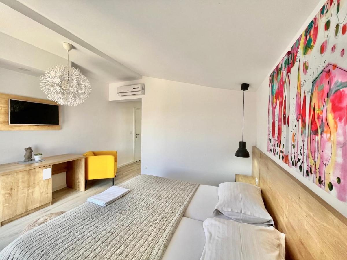 Apartments And Rooms Matesa Vodice Exteriör bild