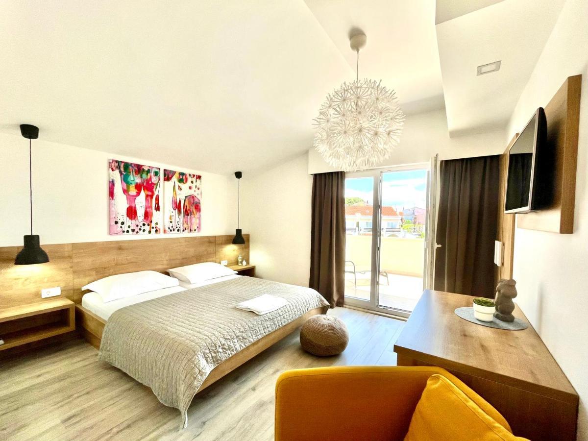 Apartments And Rooms Matesa Vodice Exteriör bild