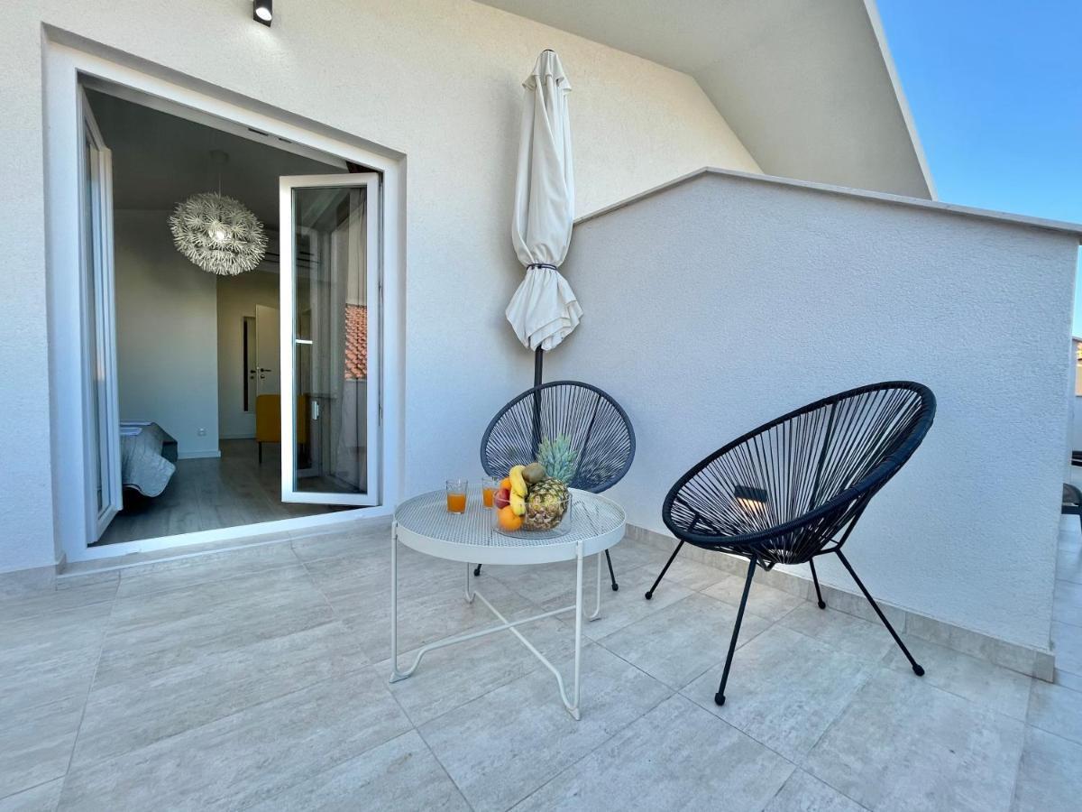 Apartments And Rooms Matesa Vodice Exteriör bild