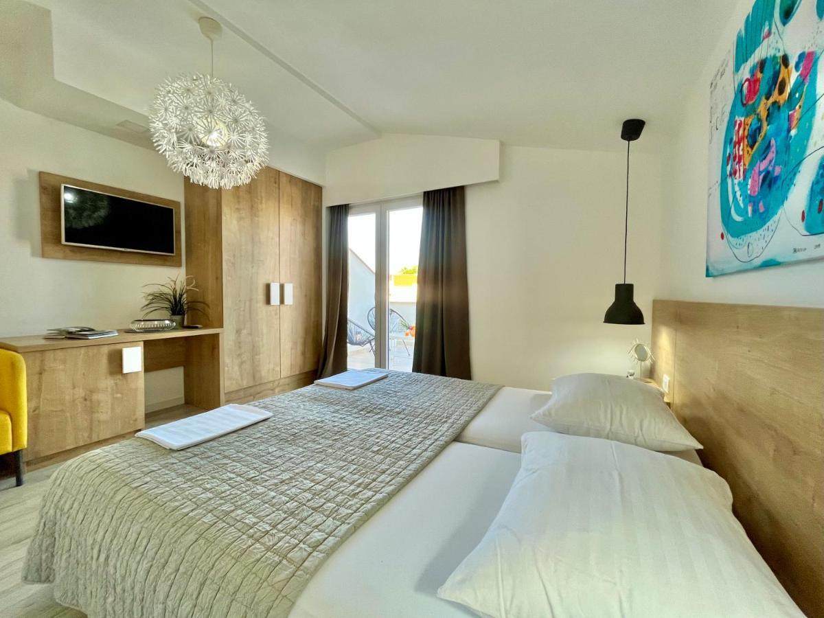 Apartments And Rooms Matesa Vodice Exteriör bild